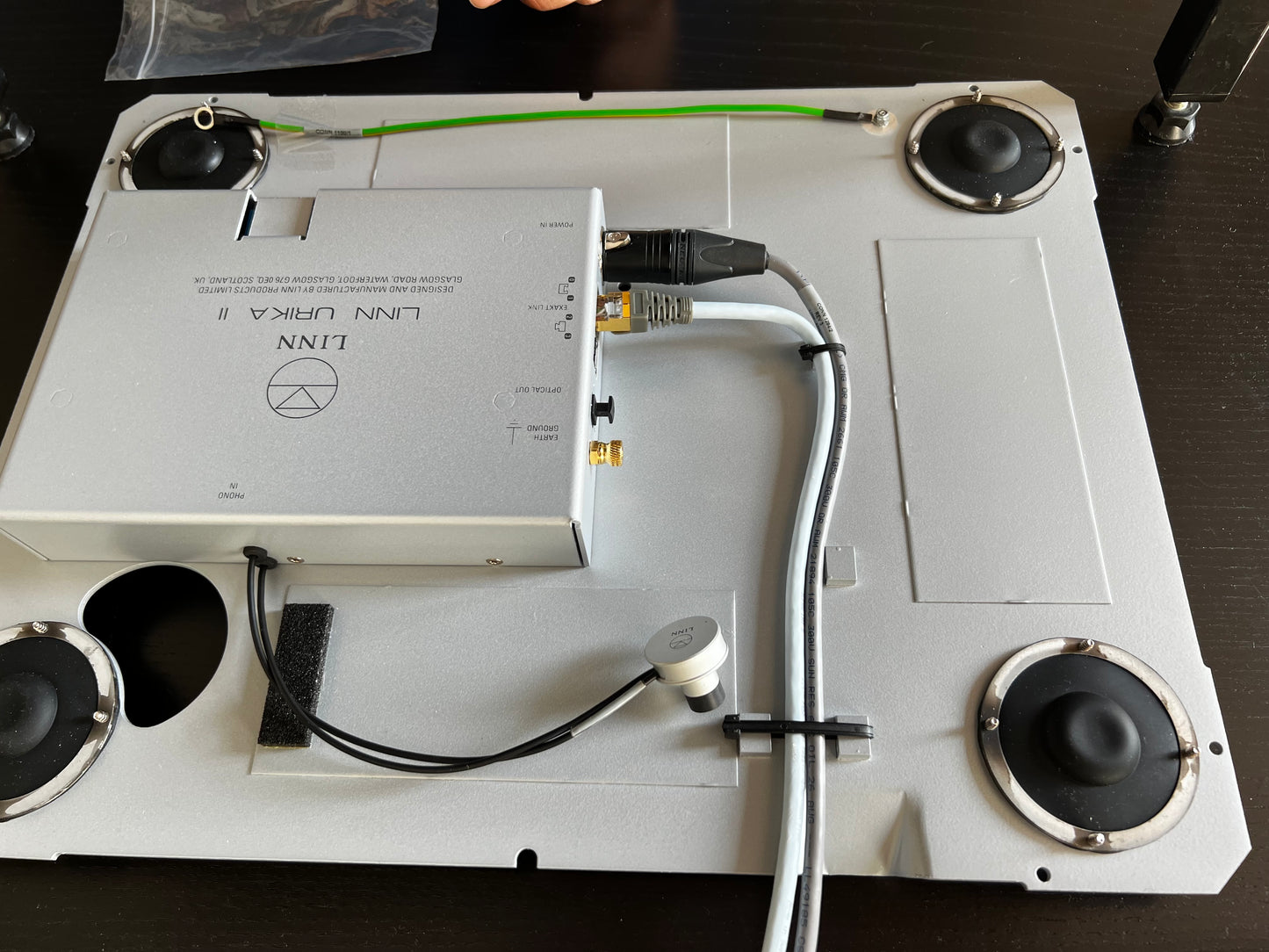 Linn LP12 Klimax turntable, Ecstatic MC speaker, Linn Radikal 2 power supply, Urika phono section