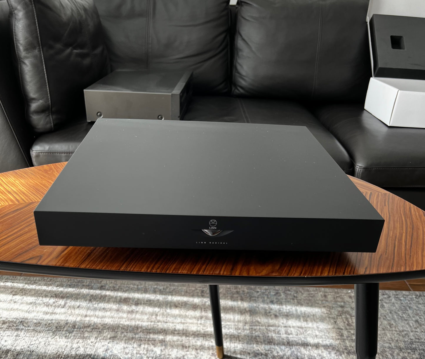 Linn LP12 Klimax turntable, Ecstatic MC speaker, Linn Radikal 2 power supply, Urika phono section