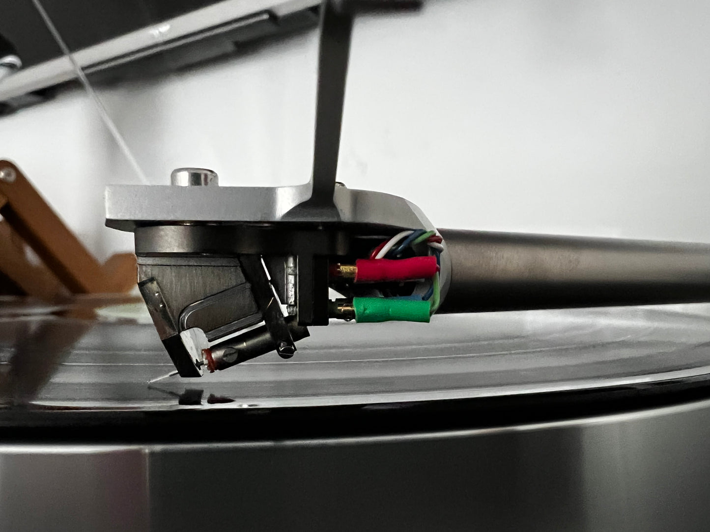 Linn LP12 Klimax turntable, Ecstatic MC speaker, Linn Radikal 2 power supply, Urika phono section