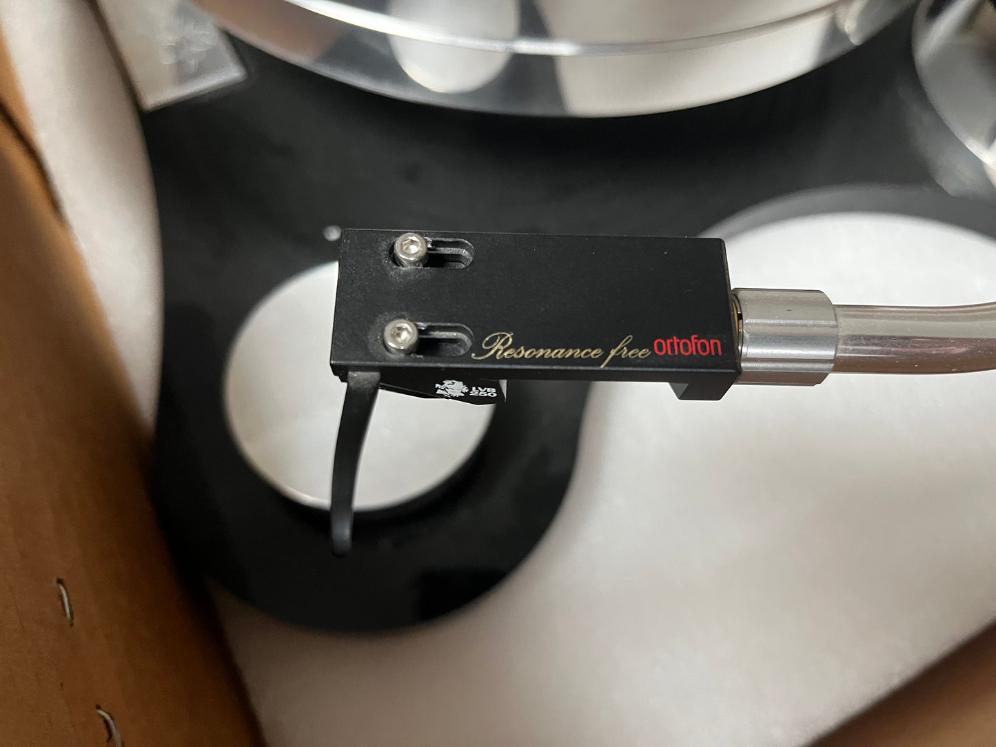 Transrotor Z1 Plattenspieler (mit konstanter Referenzstromversorgung) mit Ortofon AS-309S 12" Tonarm und Ortofon 2M Black LVB 250 Tonabnehmer