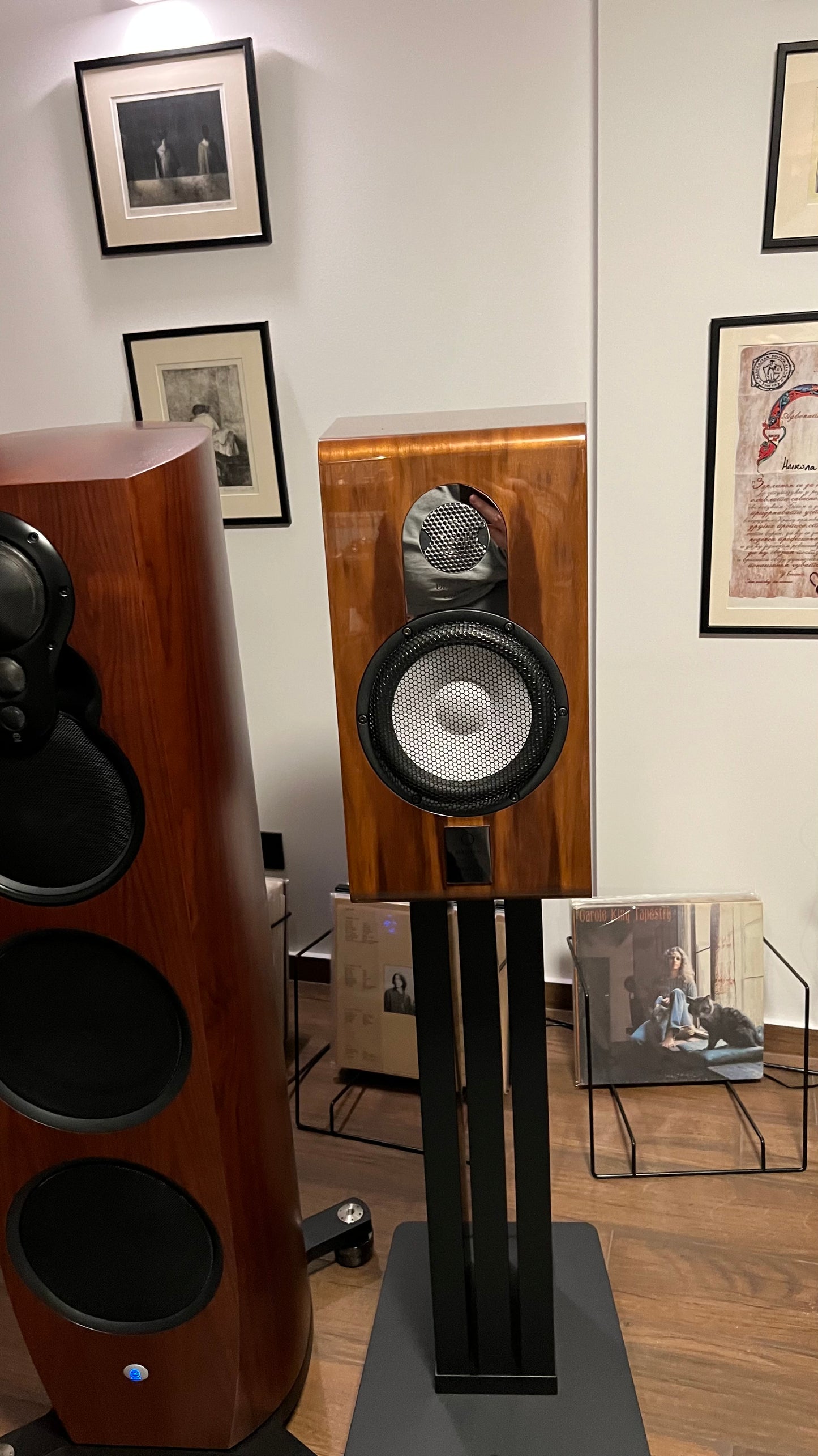 Marten Duo Diamond Edition, original Marten-Ständer, Klavierlack-Walnuss-Finish