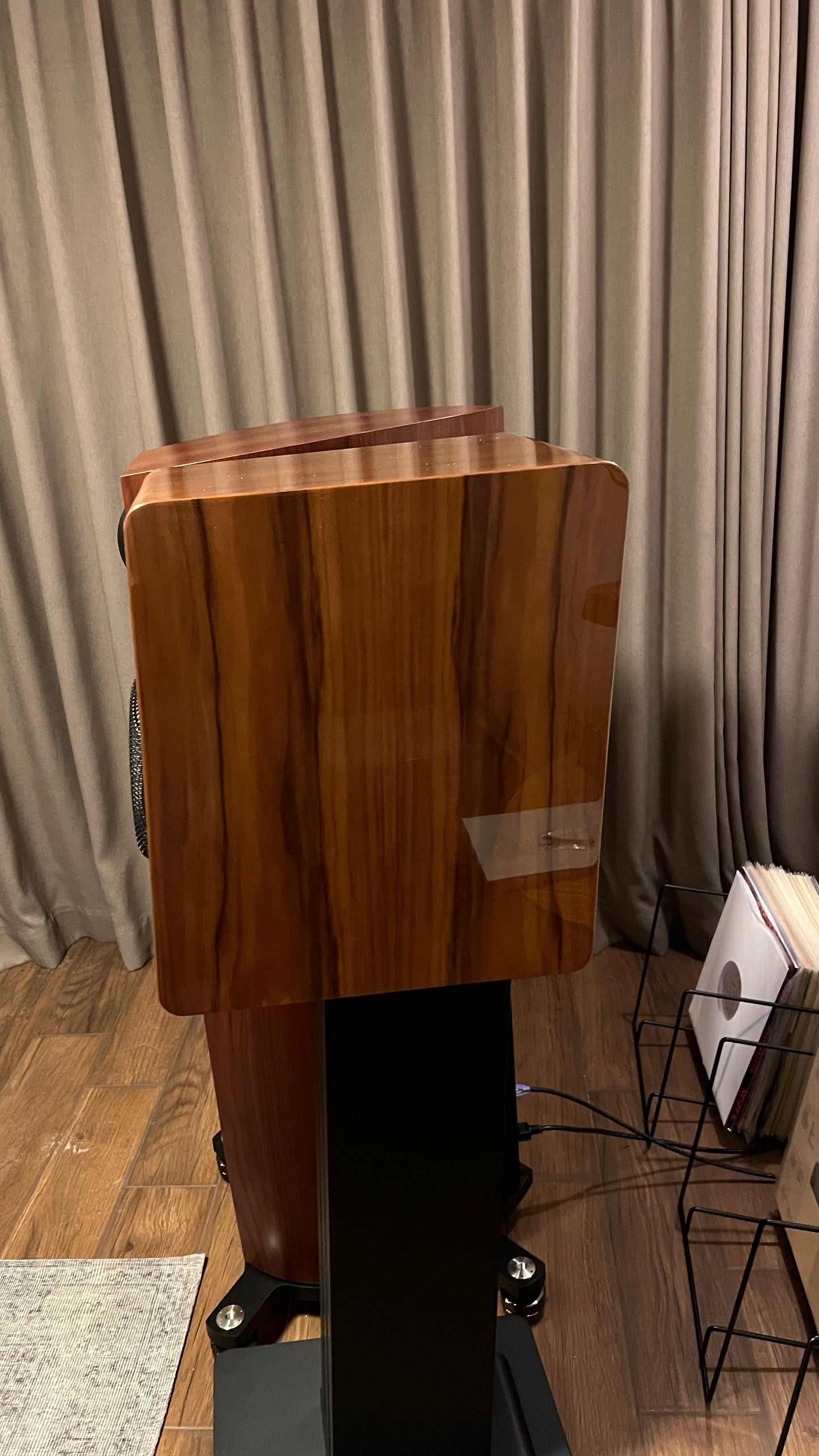 Marten Duo Diamond Edition, original Marten-Ständer, Klavierlack-Walnuss-Finish