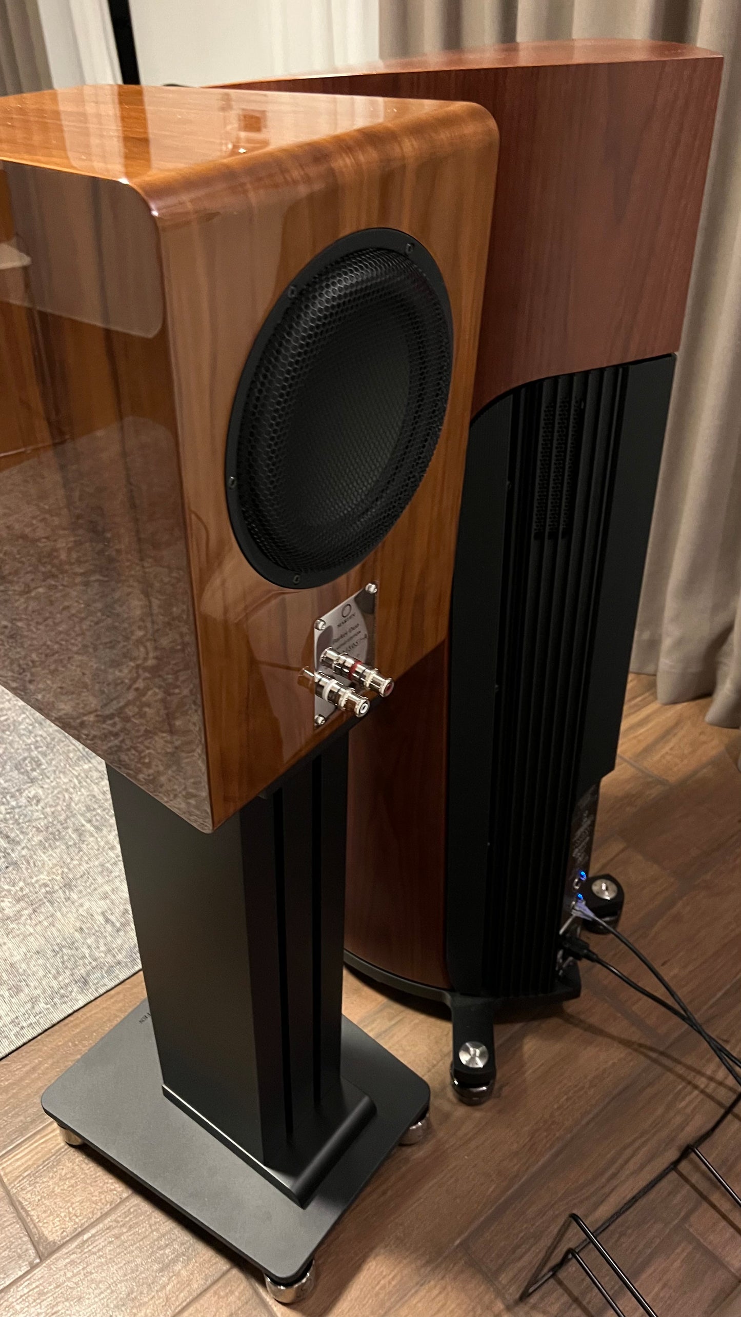 Marten Duo Diamond Edition, original Marten-Ständer, Klavierlack-Walnuss-Finish