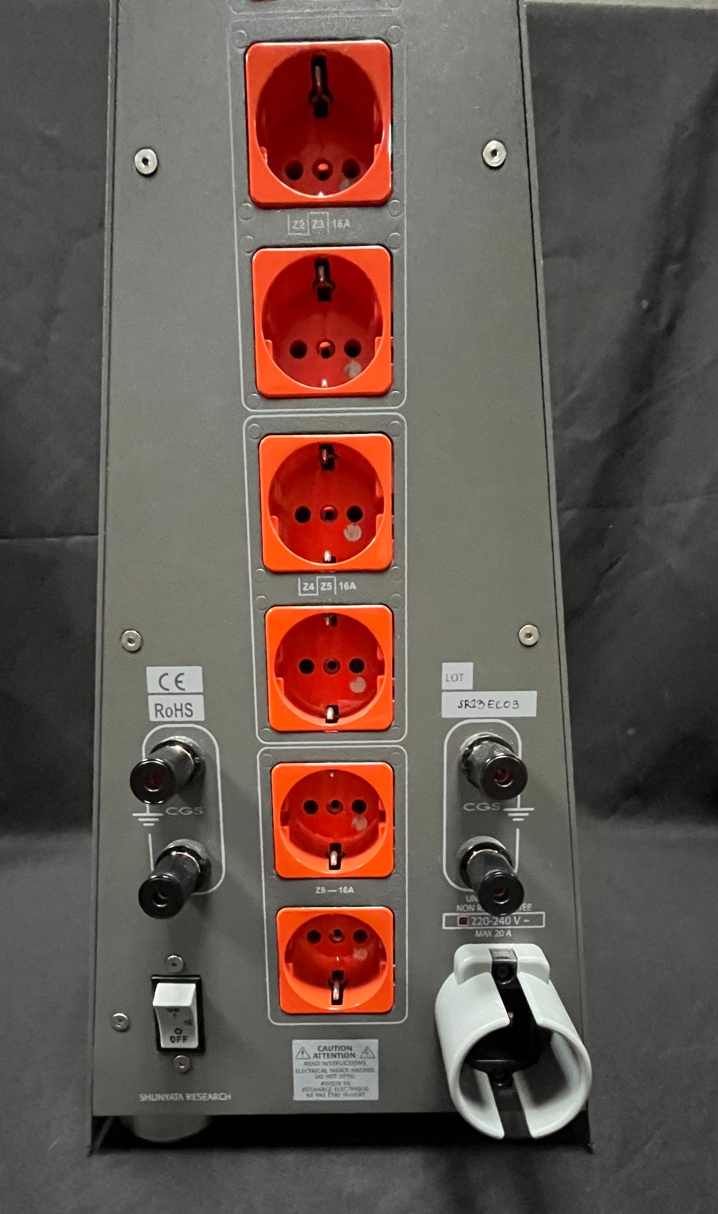 Shunyata Everest 8000 und zugehöriges Omega XC-Kabel