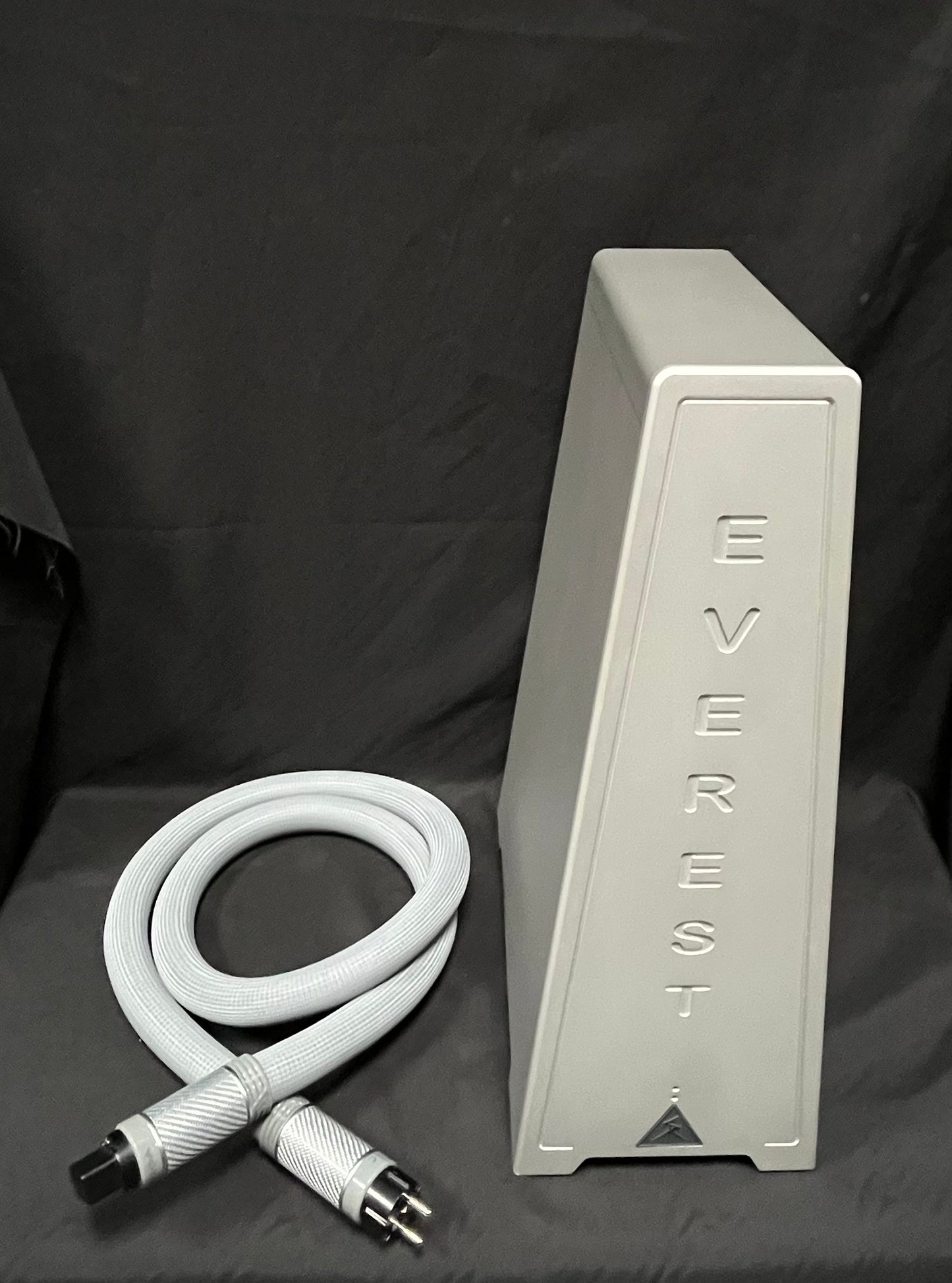 Shunyata Everest 8000 und zugehöriges Omega XC-Kabel